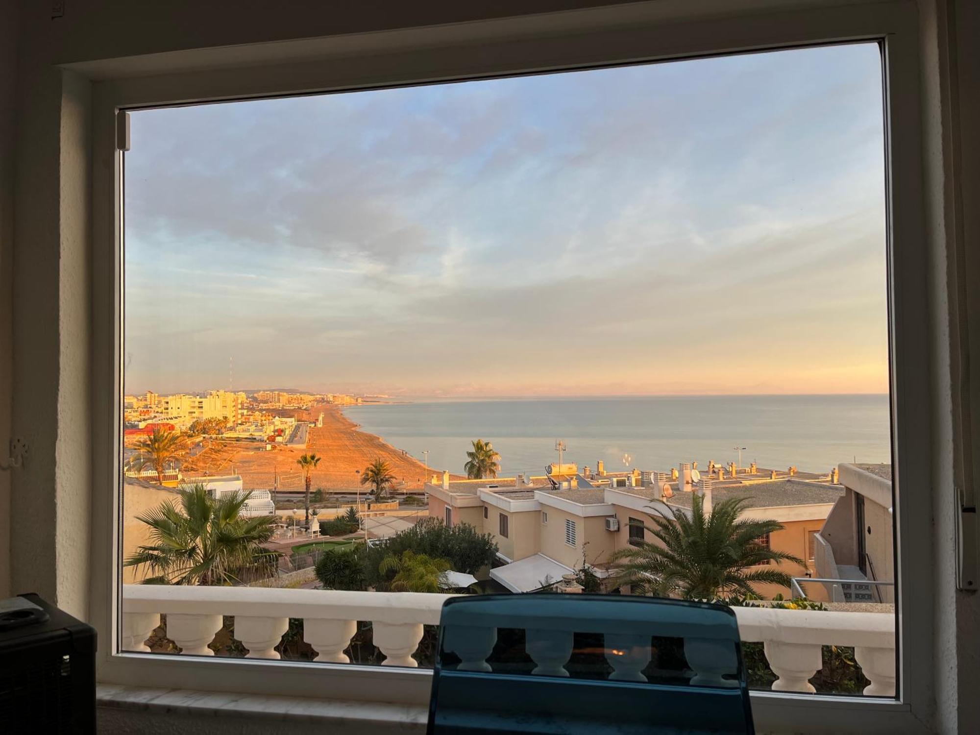 A Orillas Del Mar